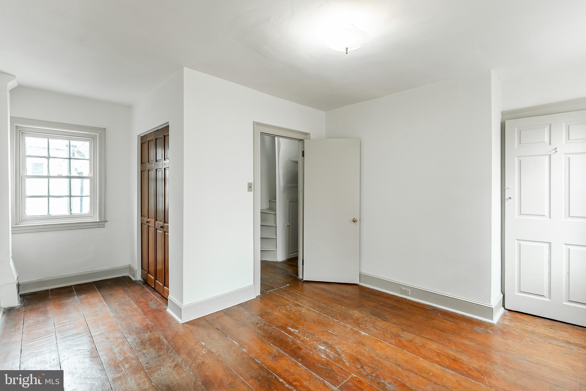 QUEEN VILLAGE - Residential