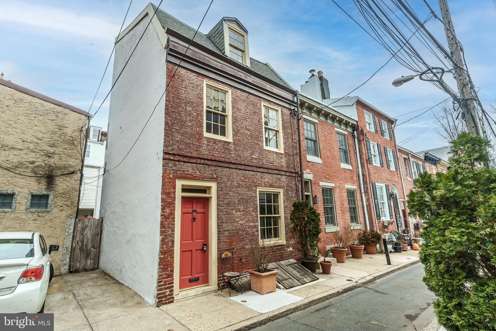 QUEEN VILLAGE - Residential