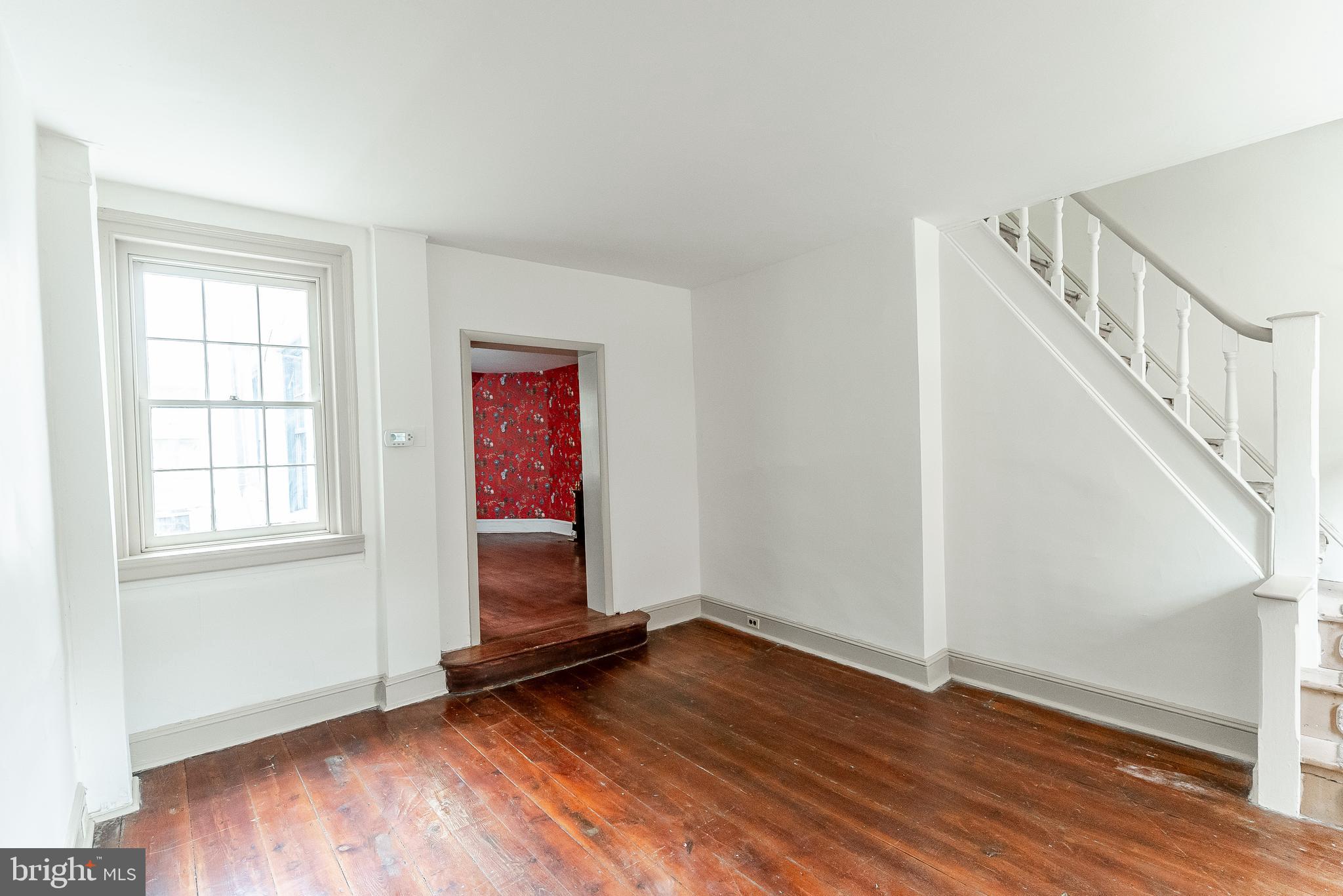 QUEEN VILLAGE - Residential