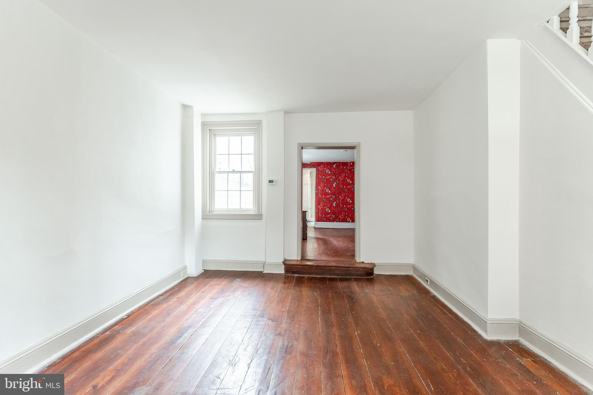 QUEEN VILLAGE - Residential