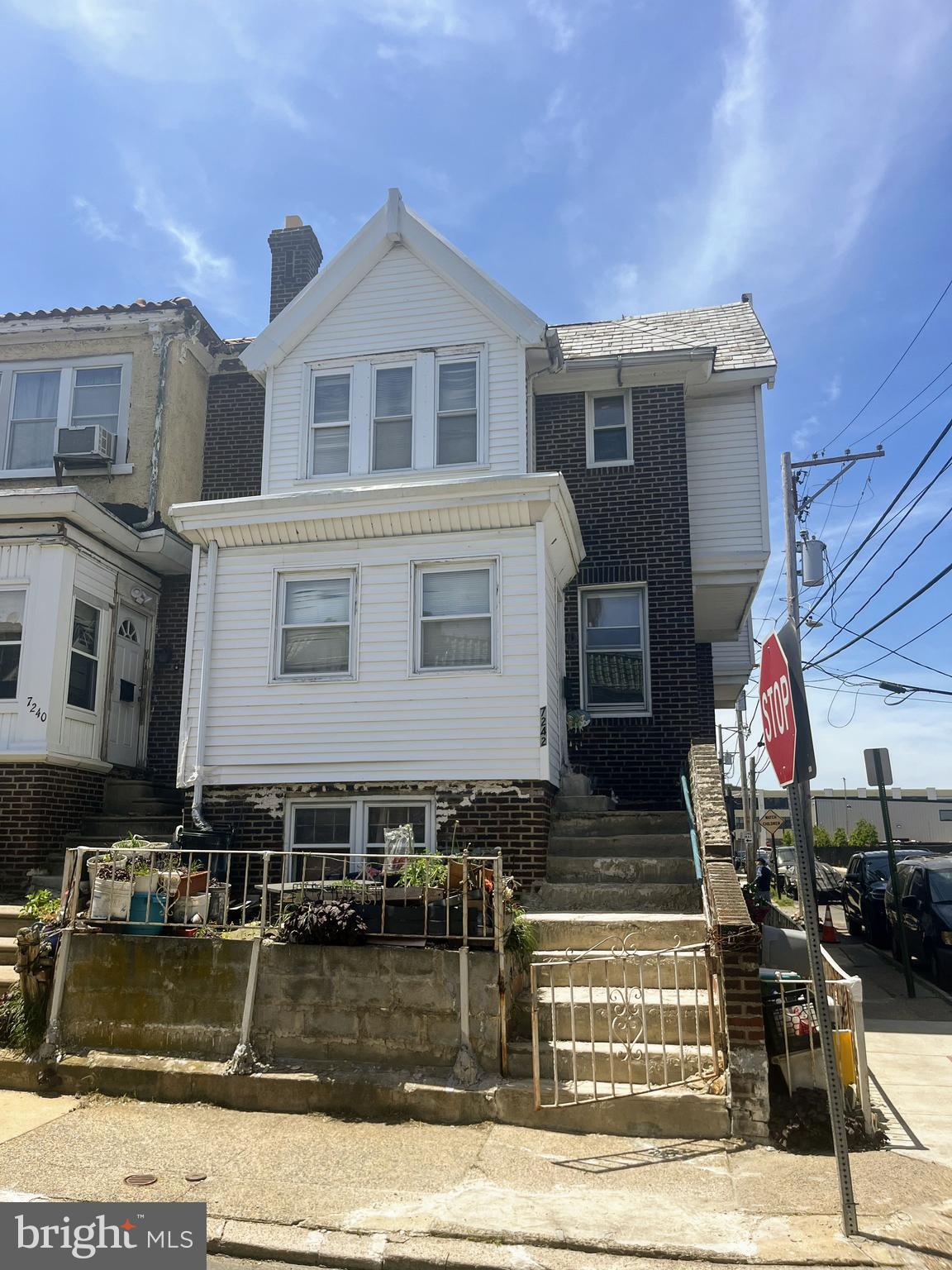 Investors special.     Big  End row house ,  with lot of  possibilities  .   Property  is being offer as -is ,  and  needs full renovation . Bring your ideas and make it yours next project.