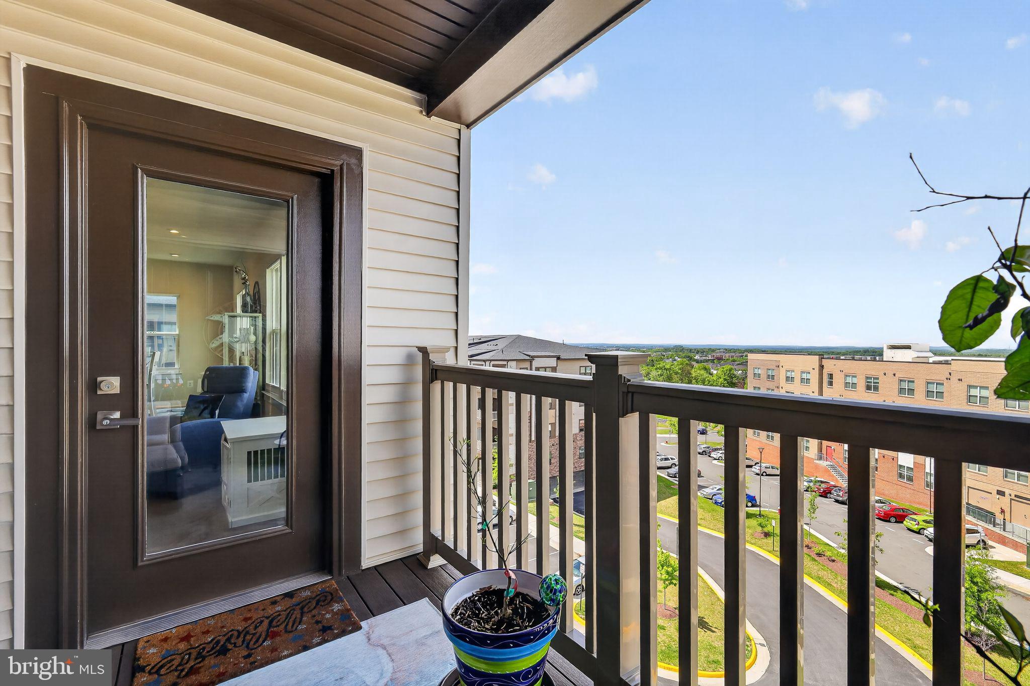 LOUDOUN VIEW CONDO FLATS - Residential