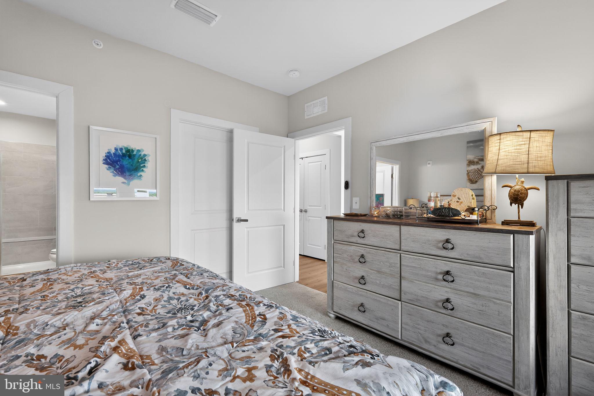 LOUDOUN VIEW CONDO FLATS - Residential