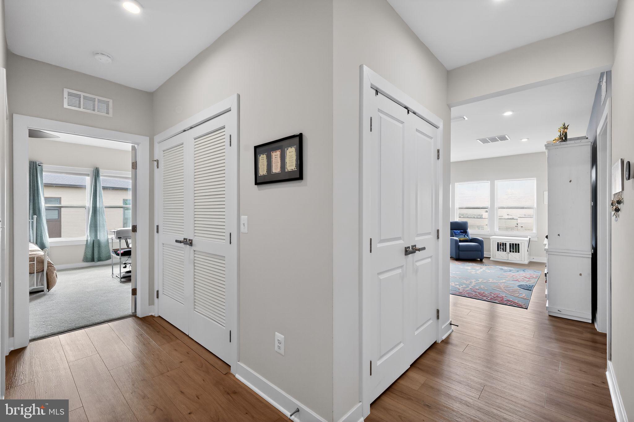 LOUDOUN VIEW CONDO FLATS - Residential