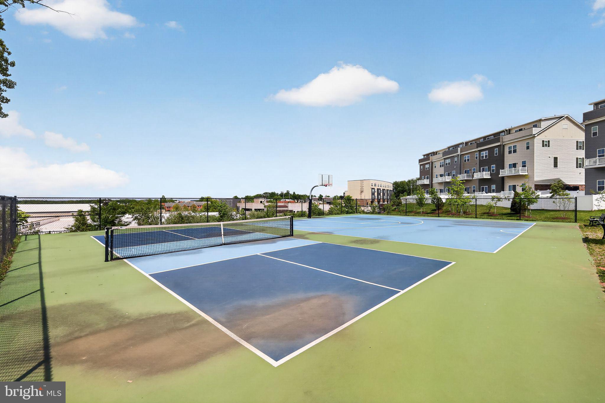 LOUDOUN VIEW CONDO FLATS - Residential