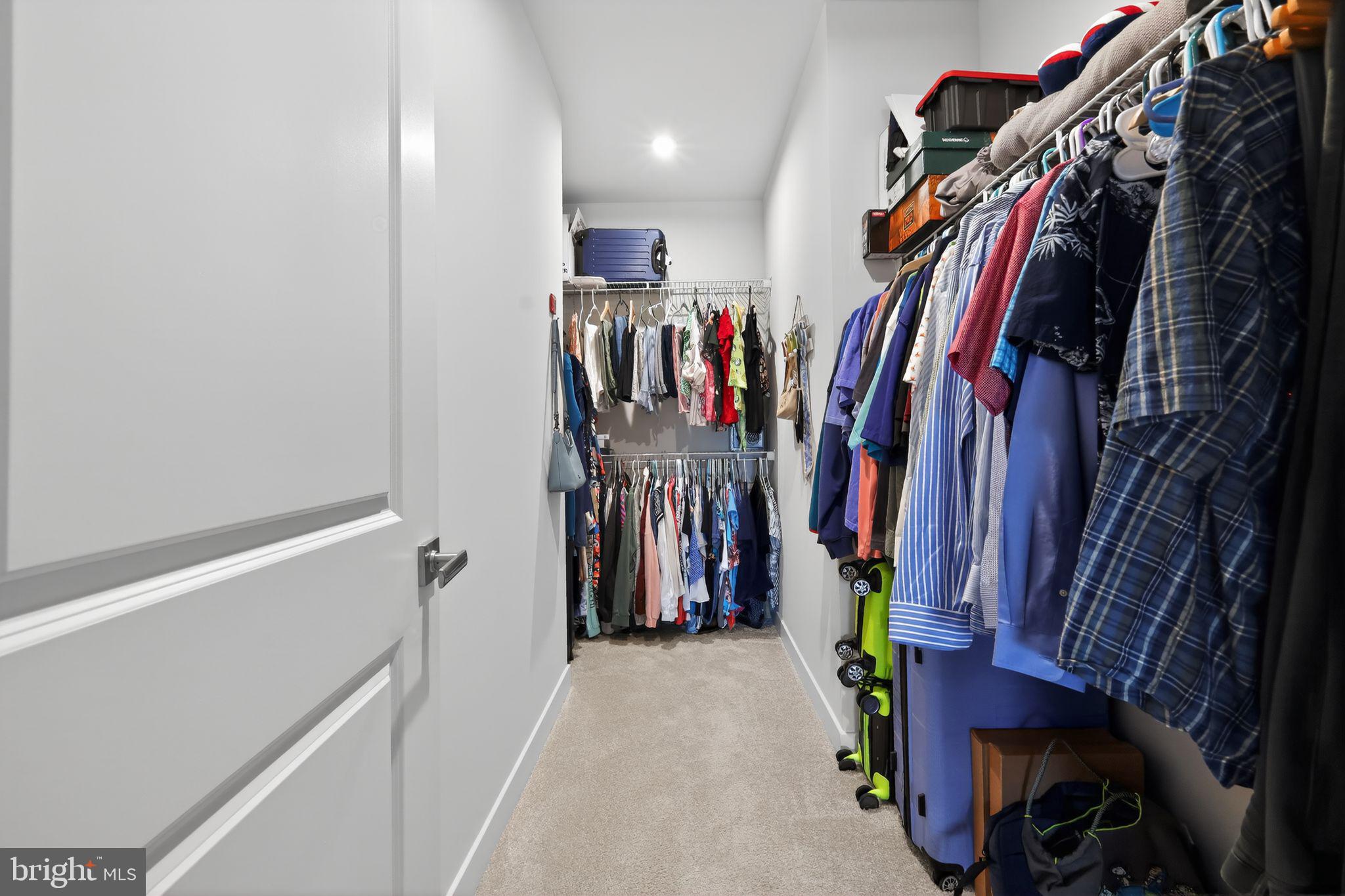 LOUDOUN VIEW CONDO FLATS - Residential