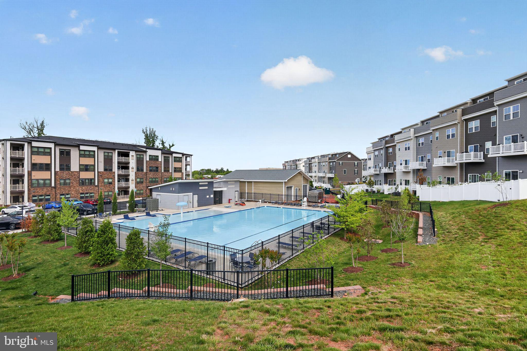 LOUDOUN VIEW CONDO FLATS - Residential