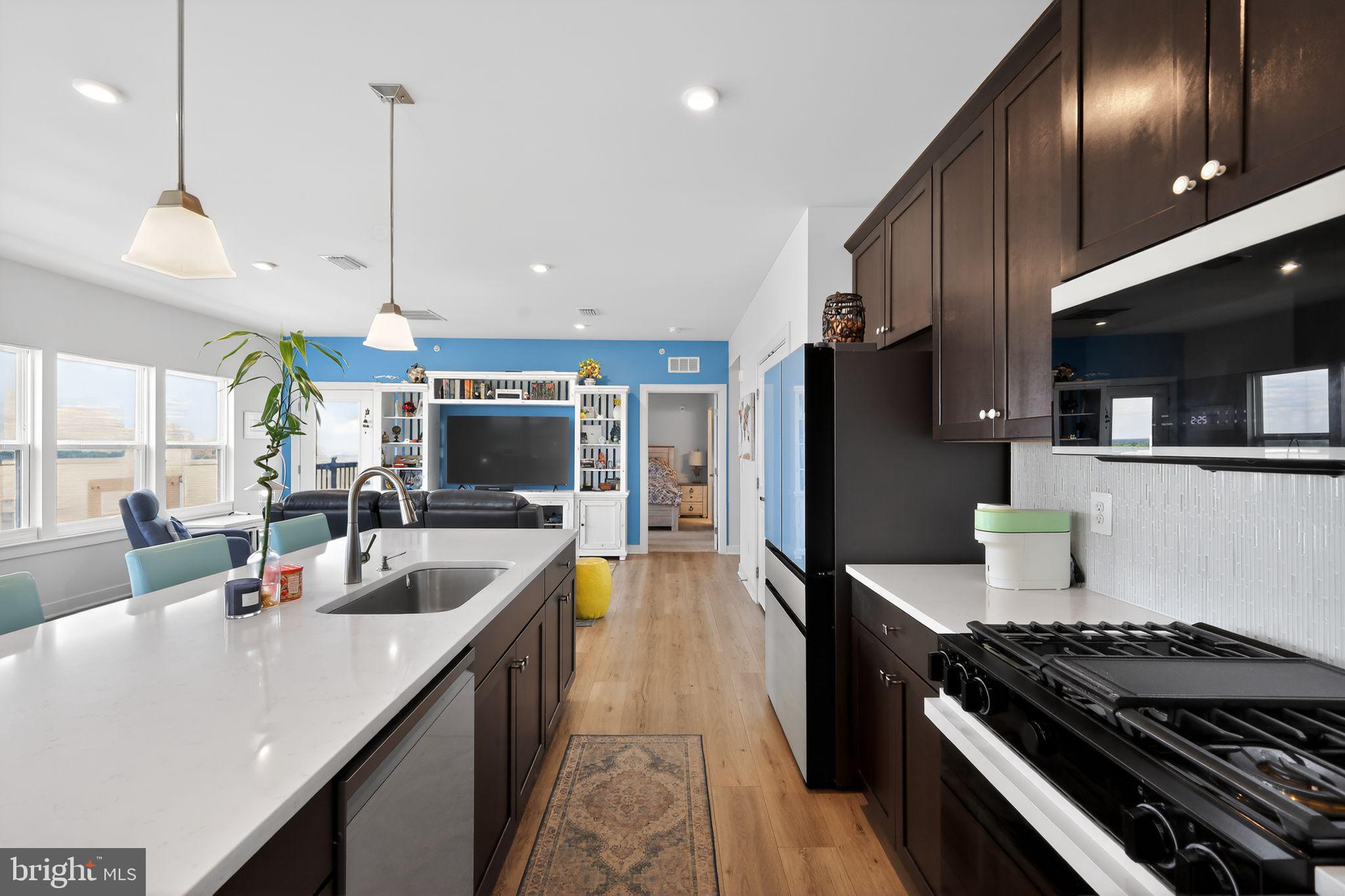 LOUDOUN VIEW CONDO FLATS - Residential