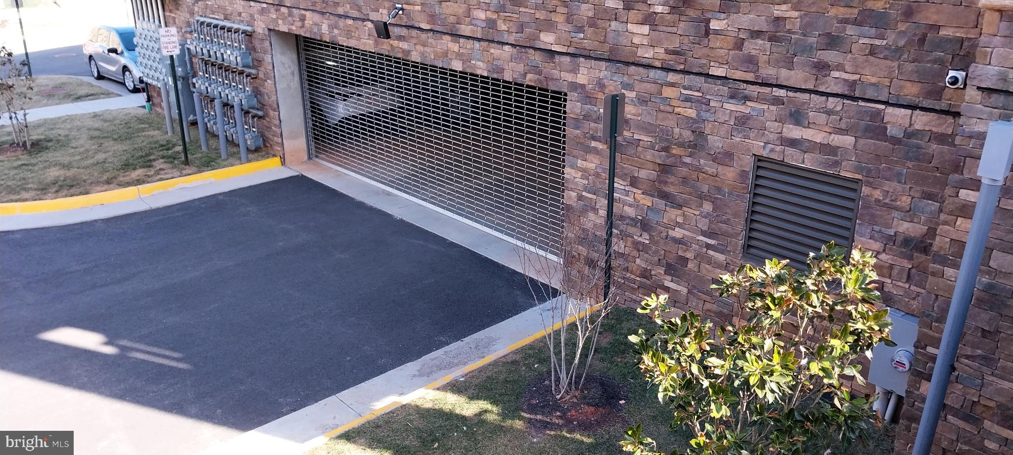 LOUDOUN VIEW CONDO FLATS - Residential