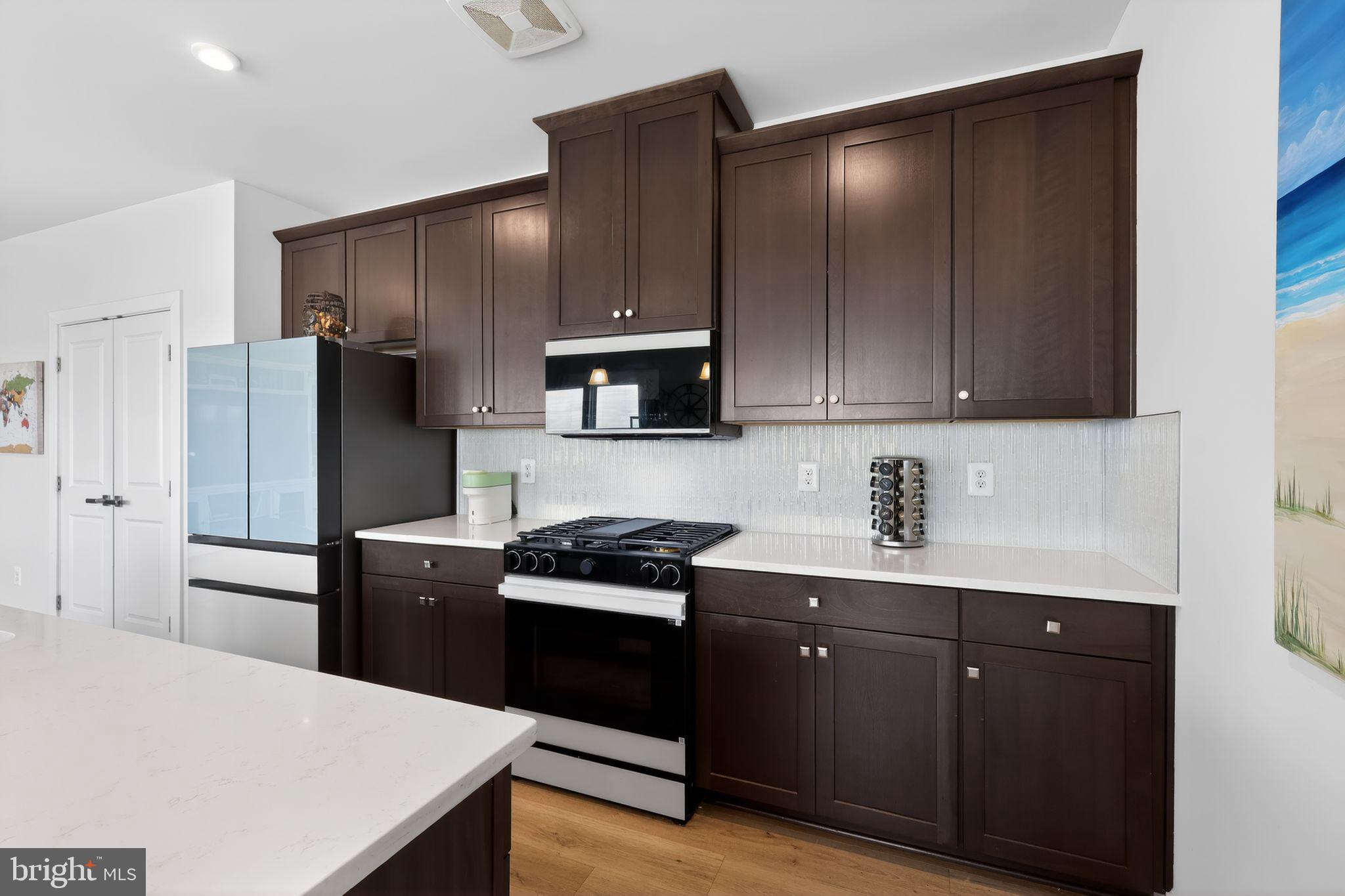 LOUDOUN VIEW CONDO FLATS - Residential