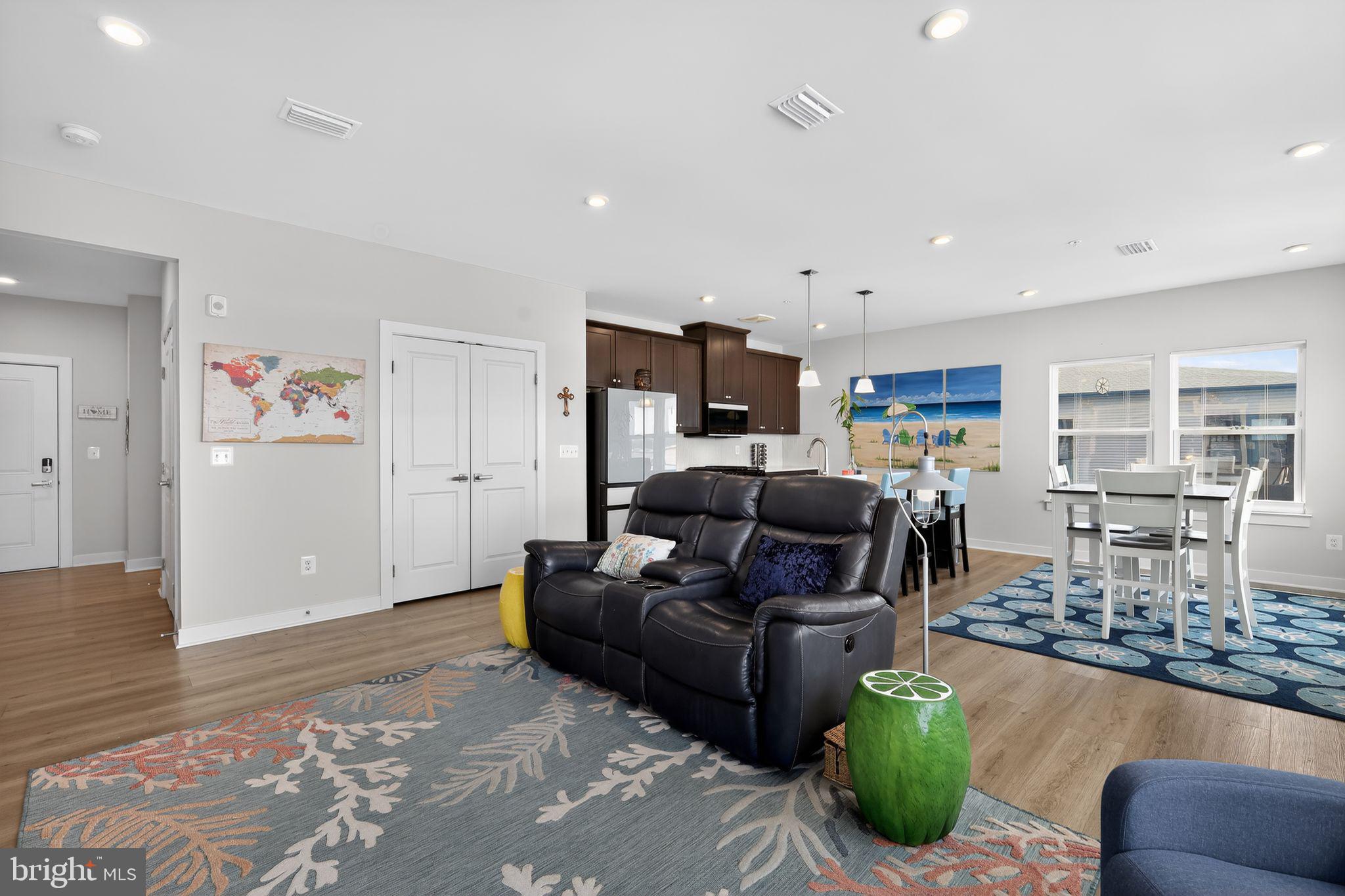 LOUDOUN VIEW CONDO FLATS - Residential