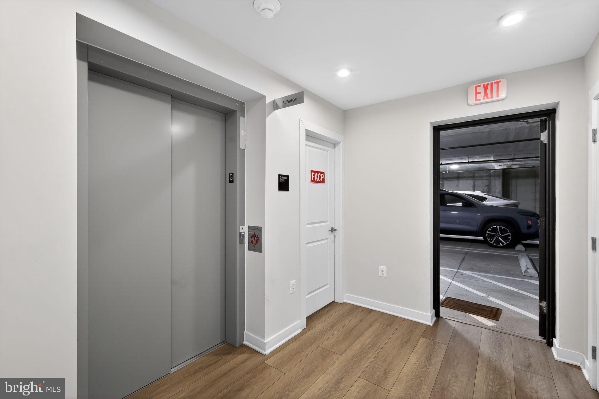 LOUDOUN VIEW CONDO FLATS - Residential