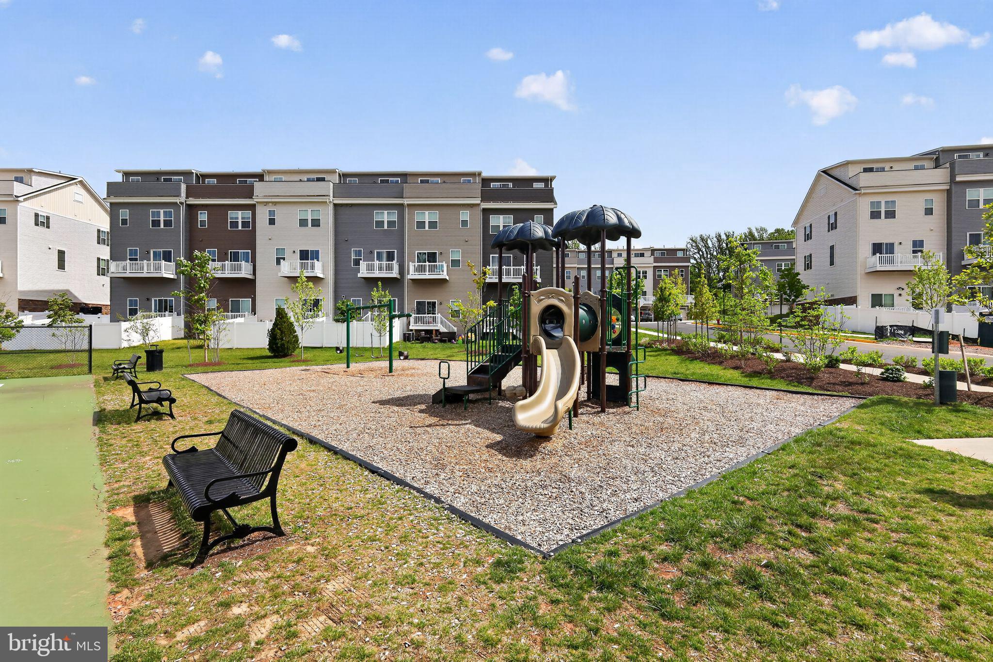 LOUDOUN VIEW CONDO FLATS - Residential
