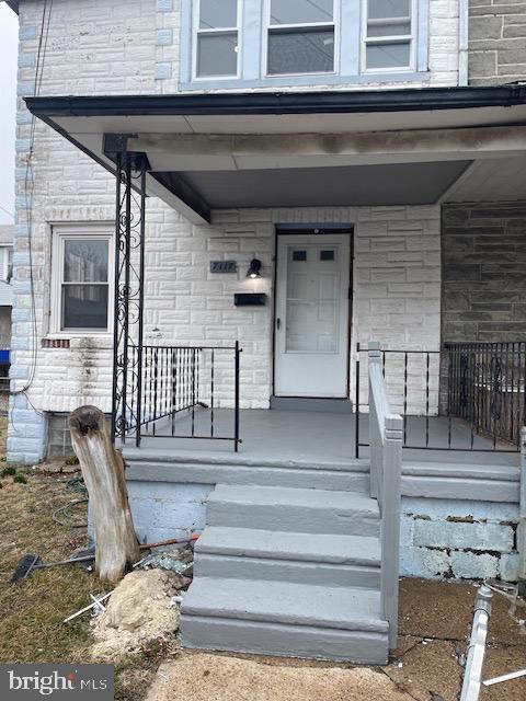 A unique opportunity for a first time home buyer or investor ,End unit row in Upper Darby   3 bedroom 1 bath home for your take . Bring your bags and stuff into the freshly painted home that's close to transport and everything you can imagine. Buyer will be responsible for U& O and any inspection repairs that may be required by lender.Send in your offers before this gem is gone.
