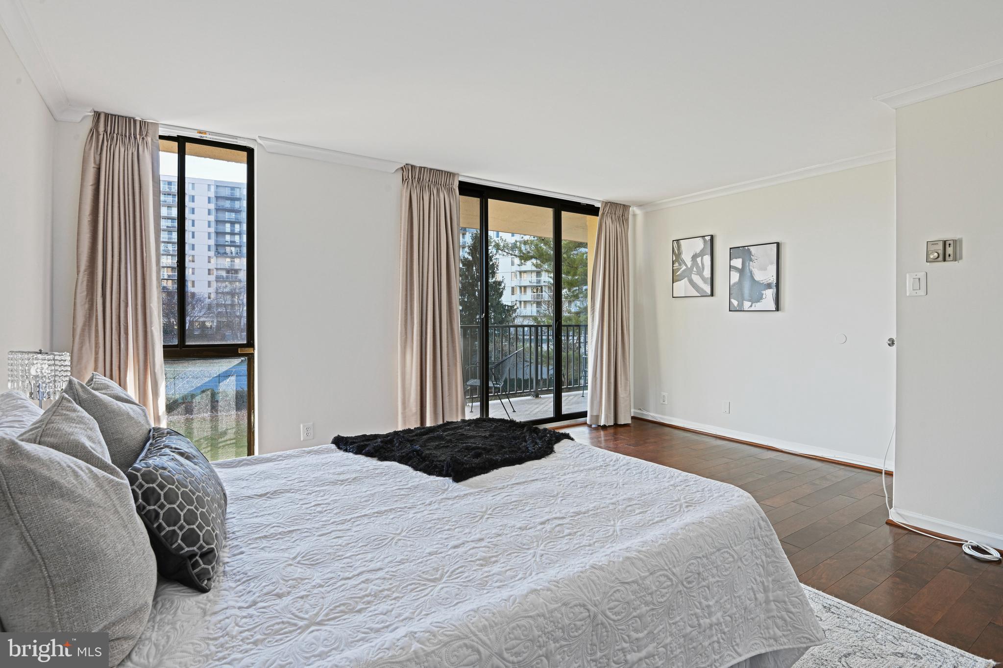 MCLEAN HOUSE - Residential
