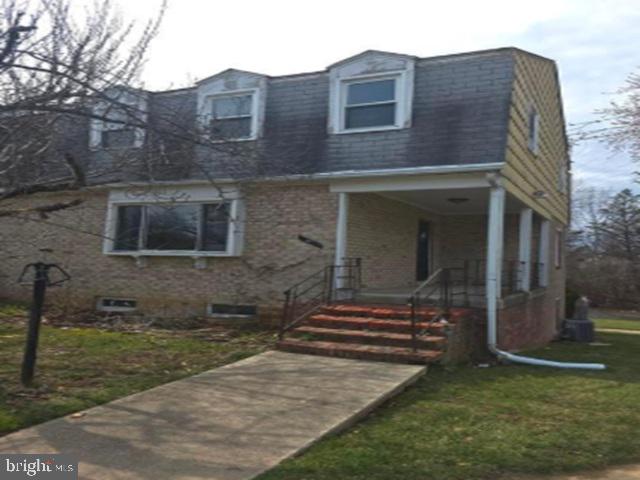 Built in 1970, this end unit townhome offers approximately 1936 finished square feet, three
bedrooms, one full and one half bath, full basement and sits on an approximate 5109 sqft lot.
This property is in need of full rehab, not habitable at this time.