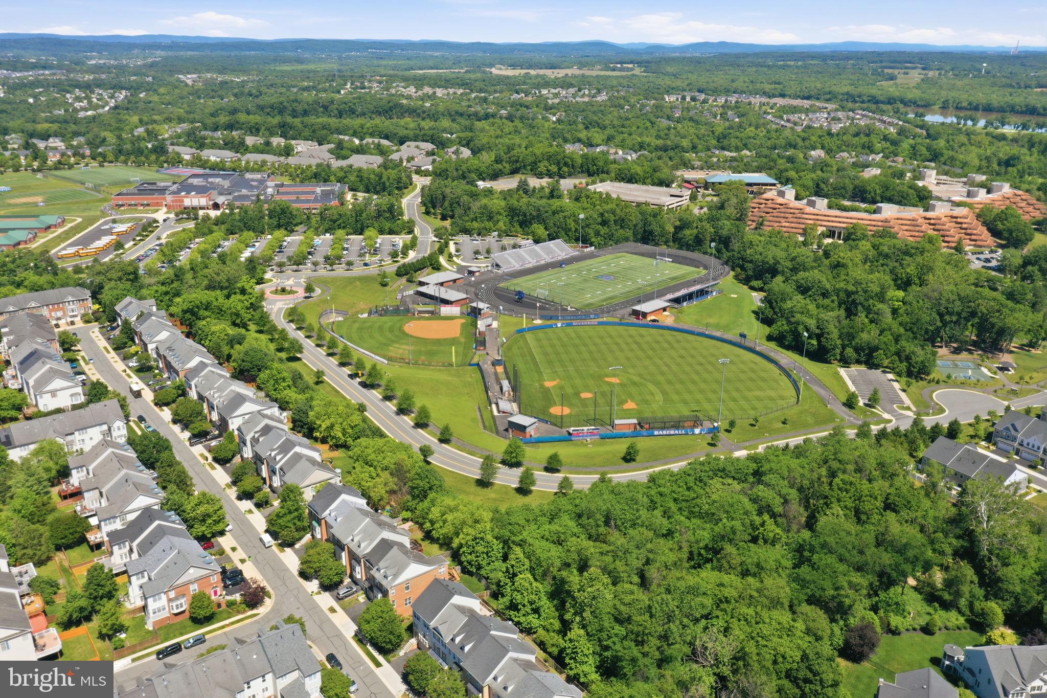 LANSDOWNE ON THE POTOMAC - Residential