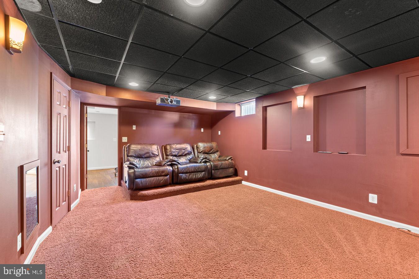 LOUDOUN VALLEY ESTATES - Residential