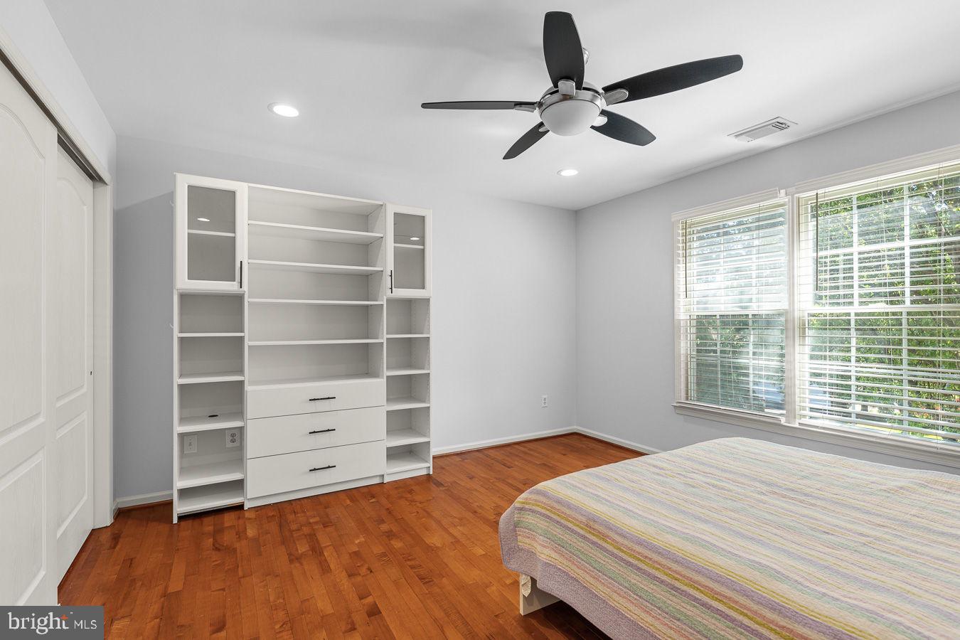 LOUDOUN VALLEY ESTATES - Residential