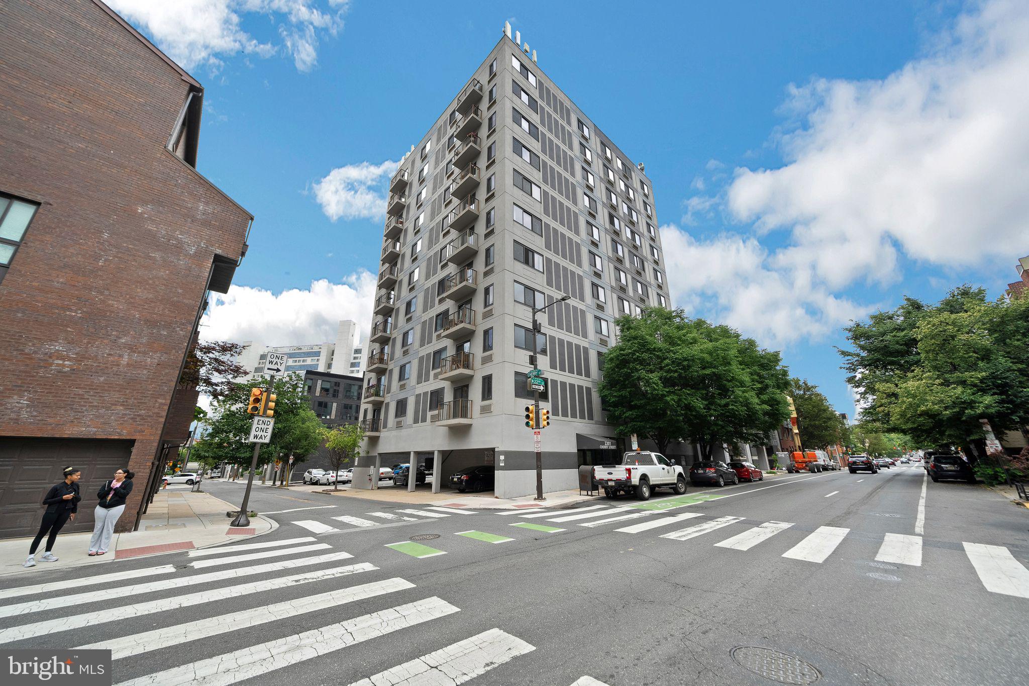 LOGAN SQUARE - Residential