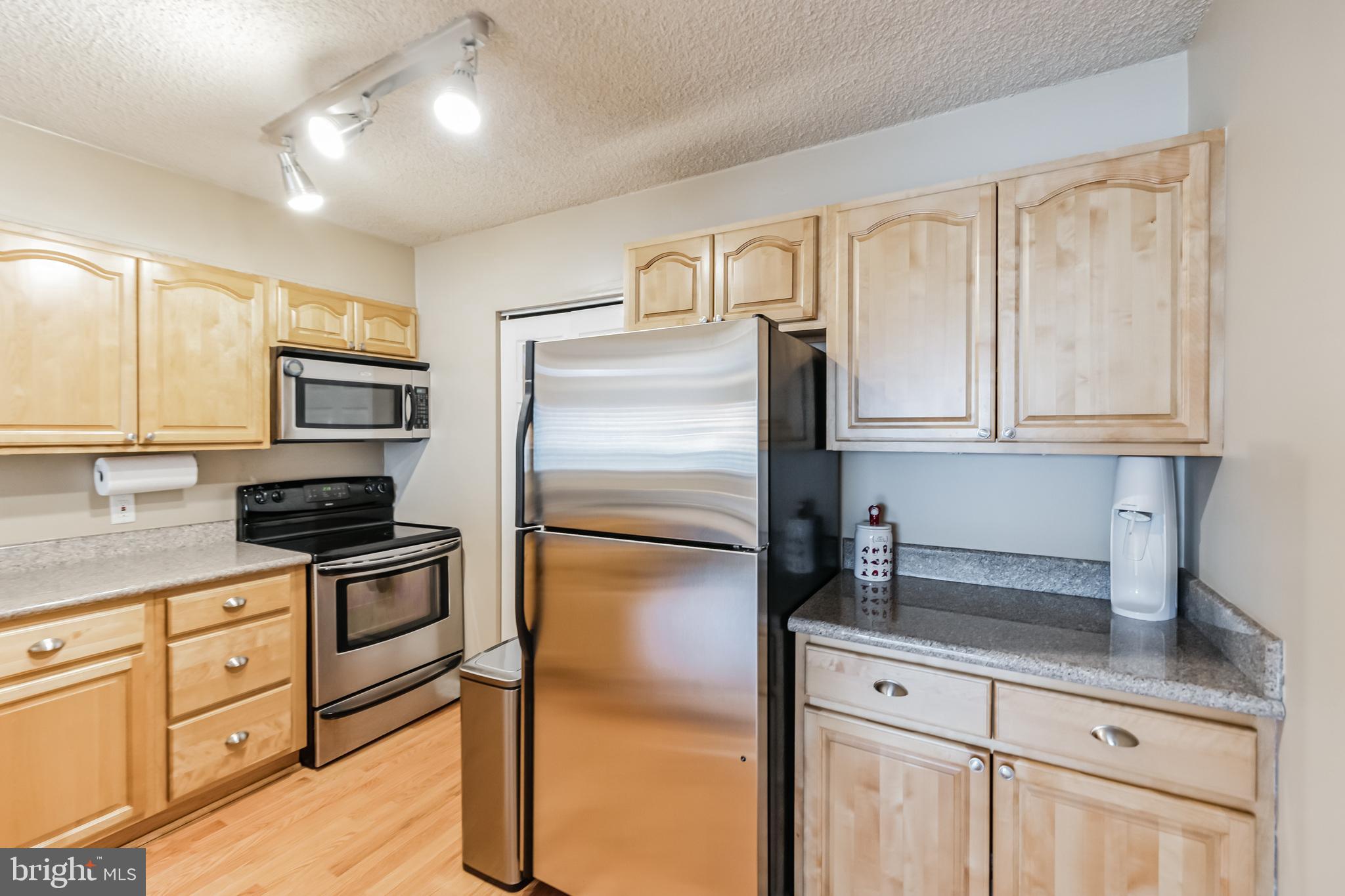 LOGAN SQUARE - Residential