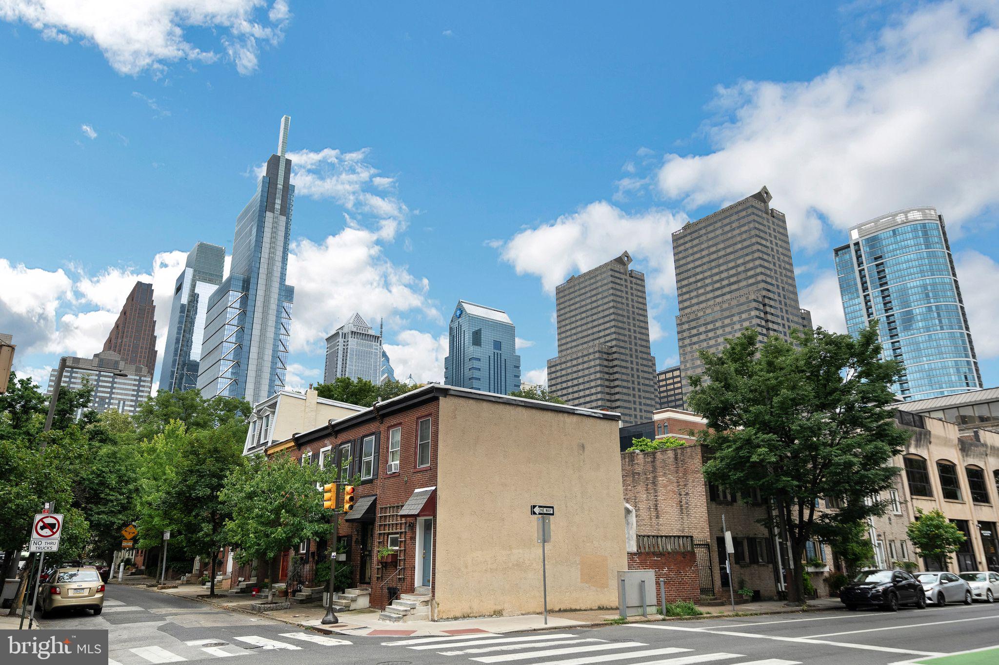 LOGAN SQUARE - Residential