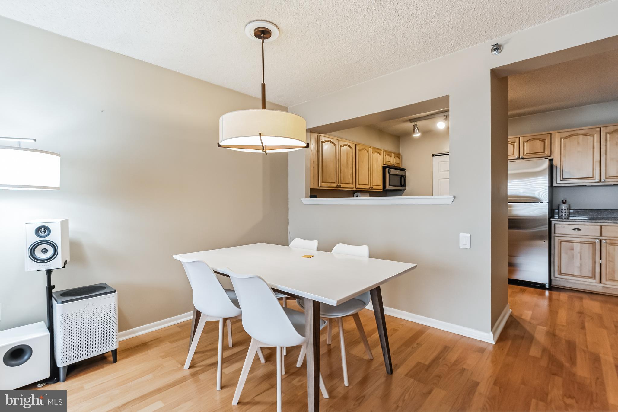 LOGAN SQUARE - Residential