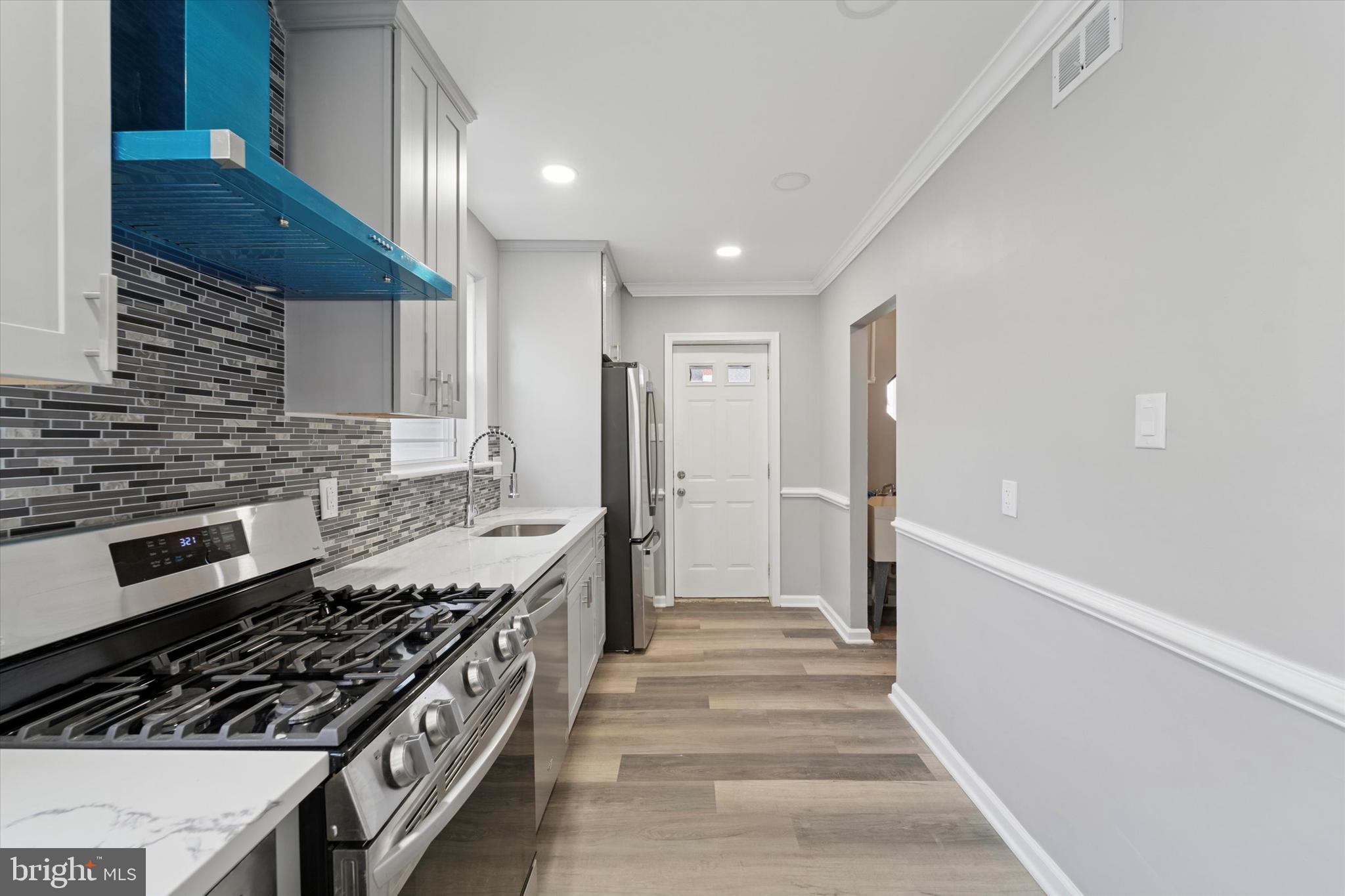 ACADEMY GARDENS - Residential