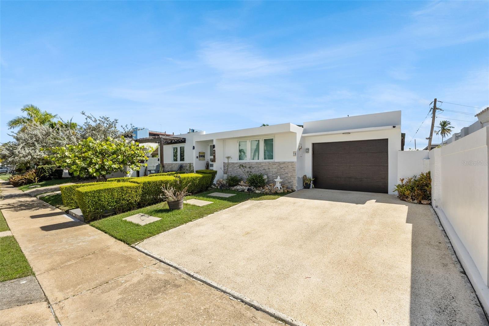 URB. DORADO DEL MAR - Residential