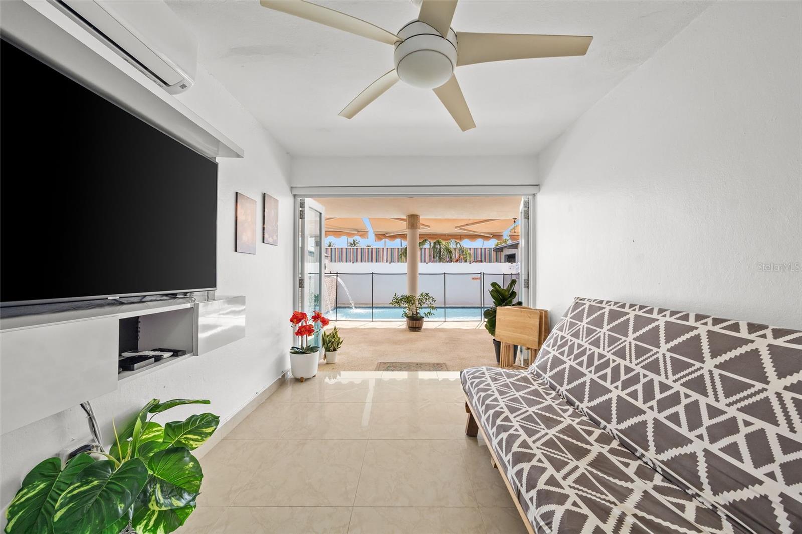 URB. DORADO DEL MAR - Residential