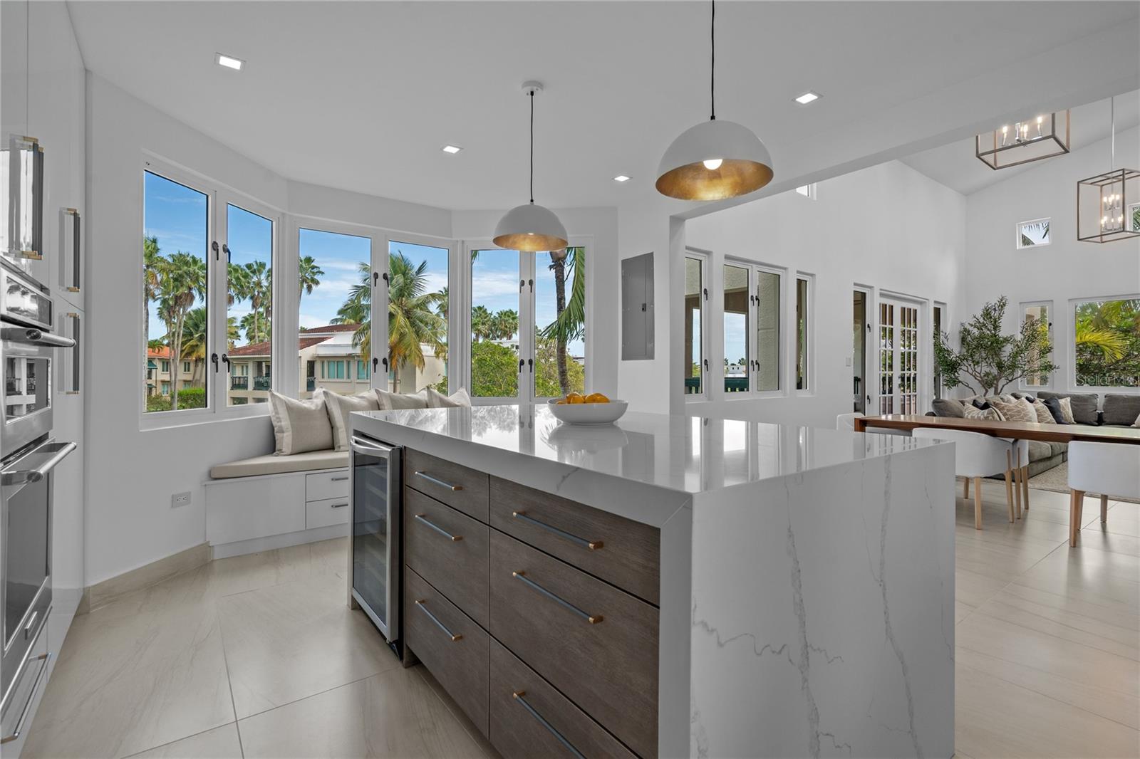 LAKESIDE VILLAS - Residential