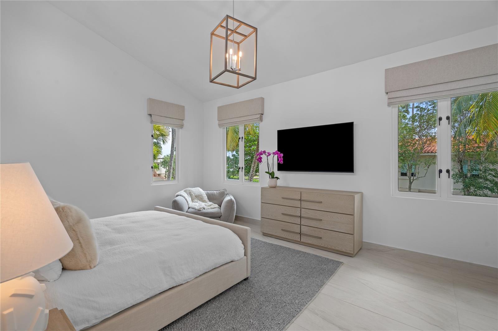 LAKESIDE VILLAS - Residential