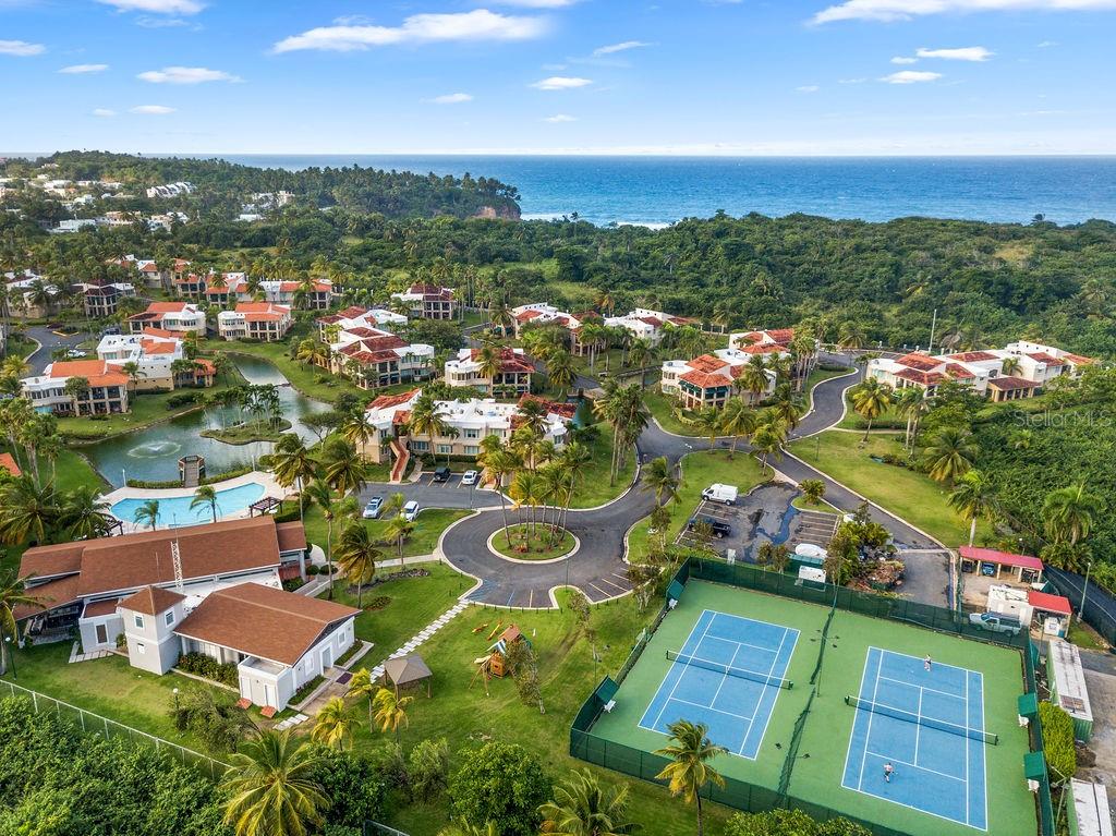 LAKESIDE VILLAS - Residential