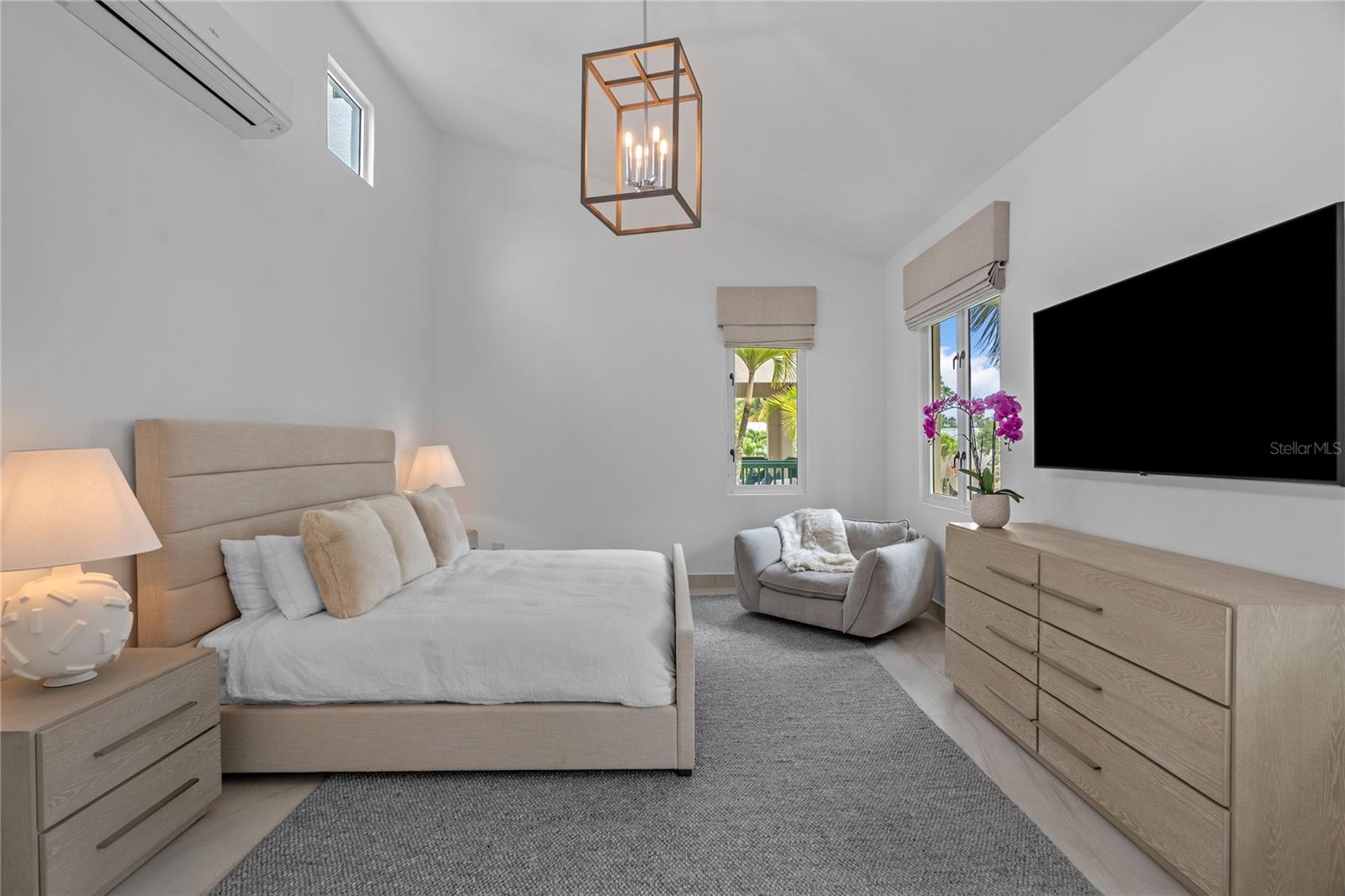 LAKESIDE VILLAS - Residential