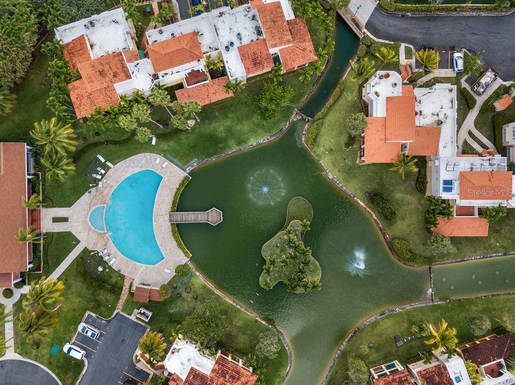 LAKESIDE VILLAS - Residential