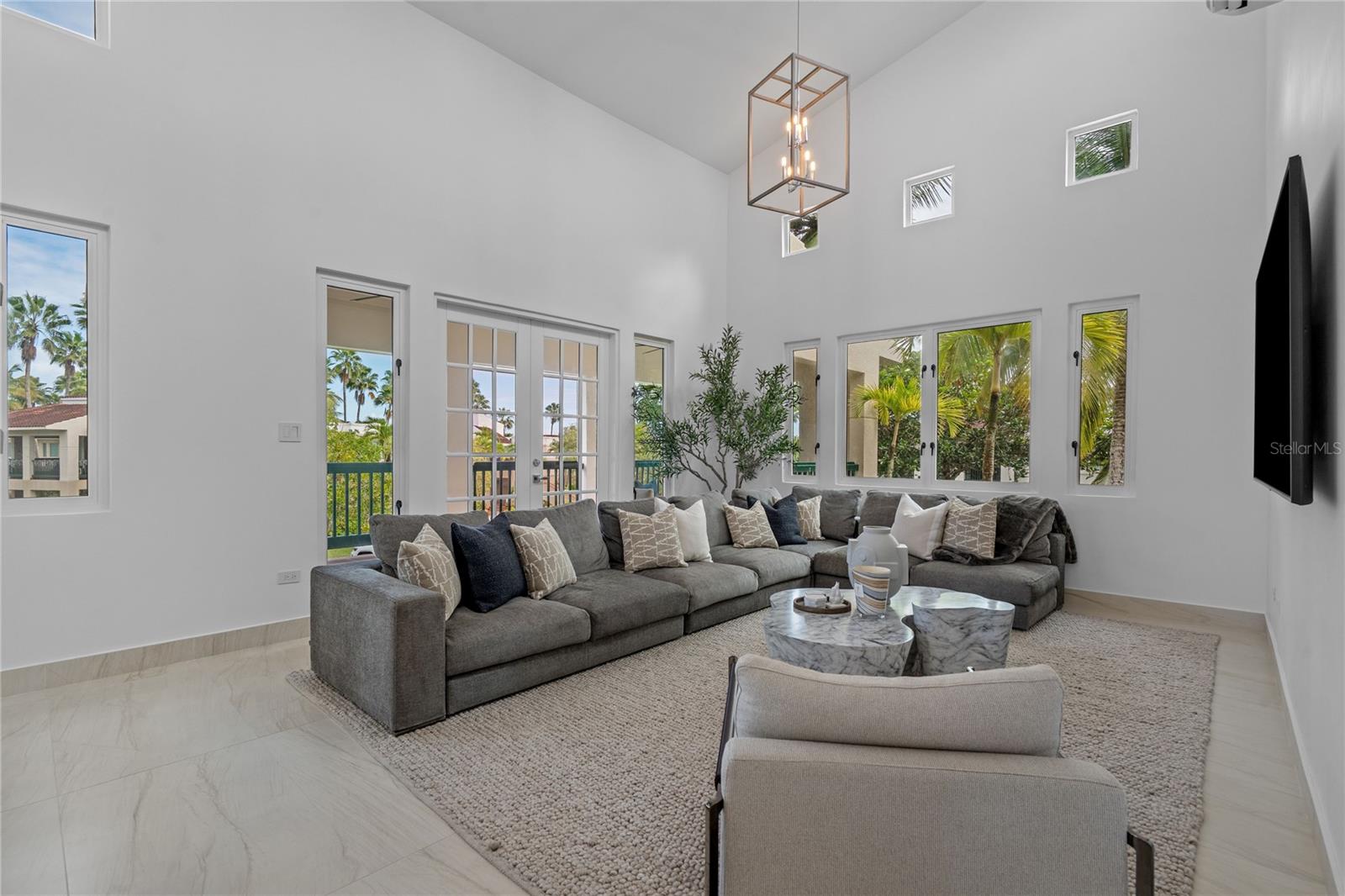 LAKESIDE VILLAS - Residential