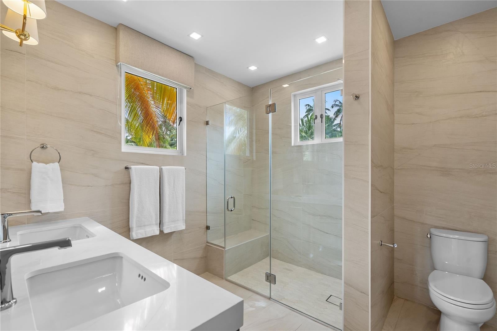 LAKESIDE VILLAS - Residential