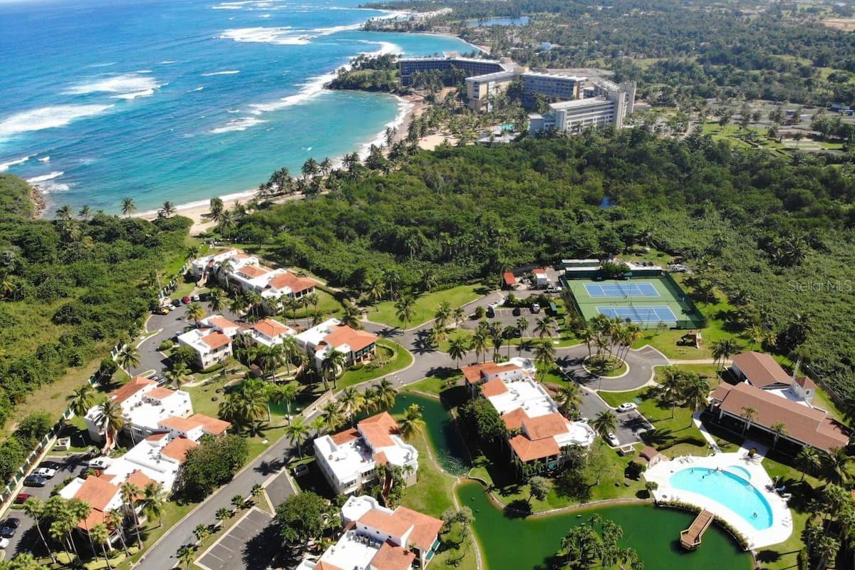 LAKESIDE VILLAS - Residential
