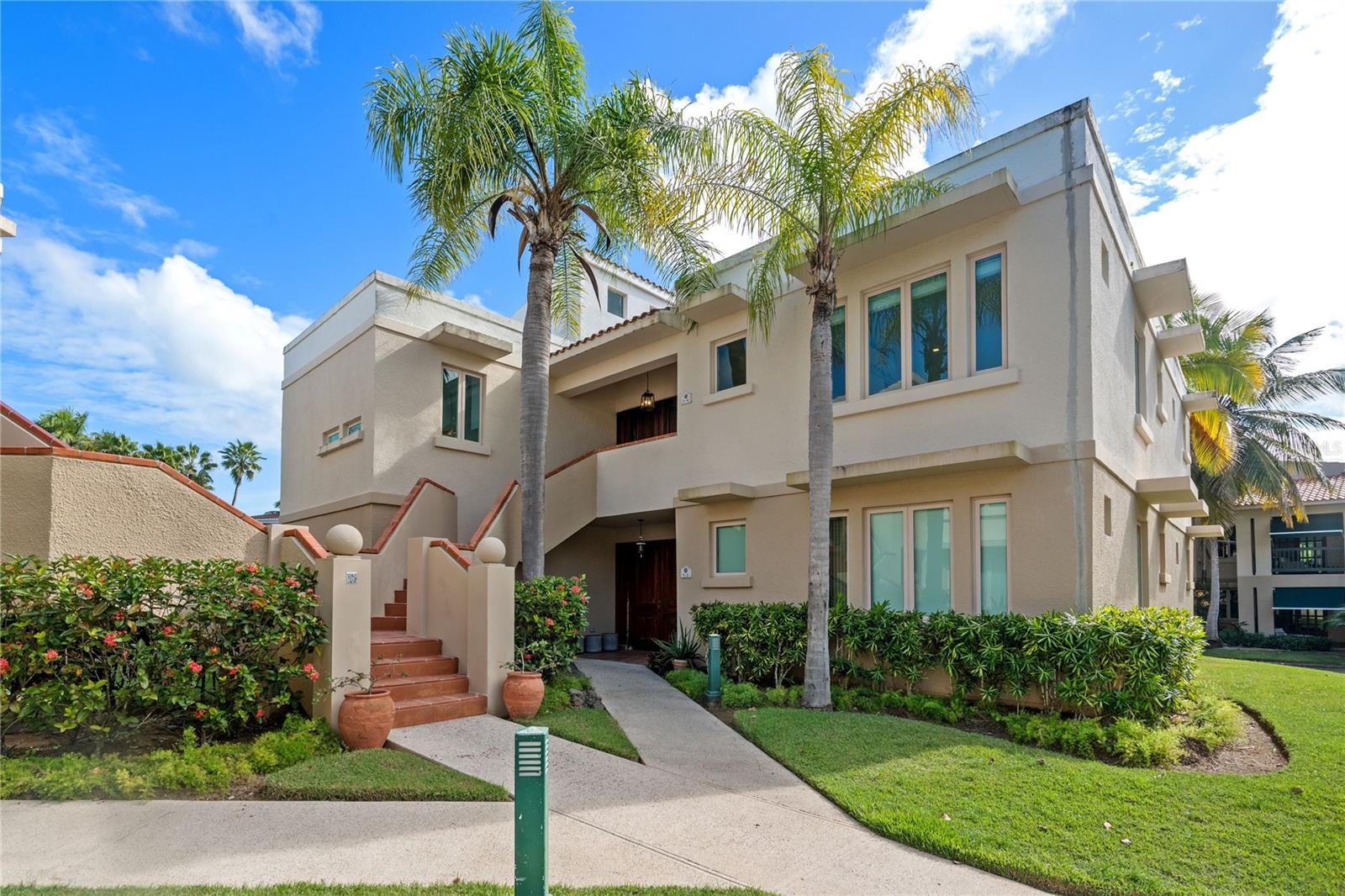 LAKESIDE VILLAS - Residential