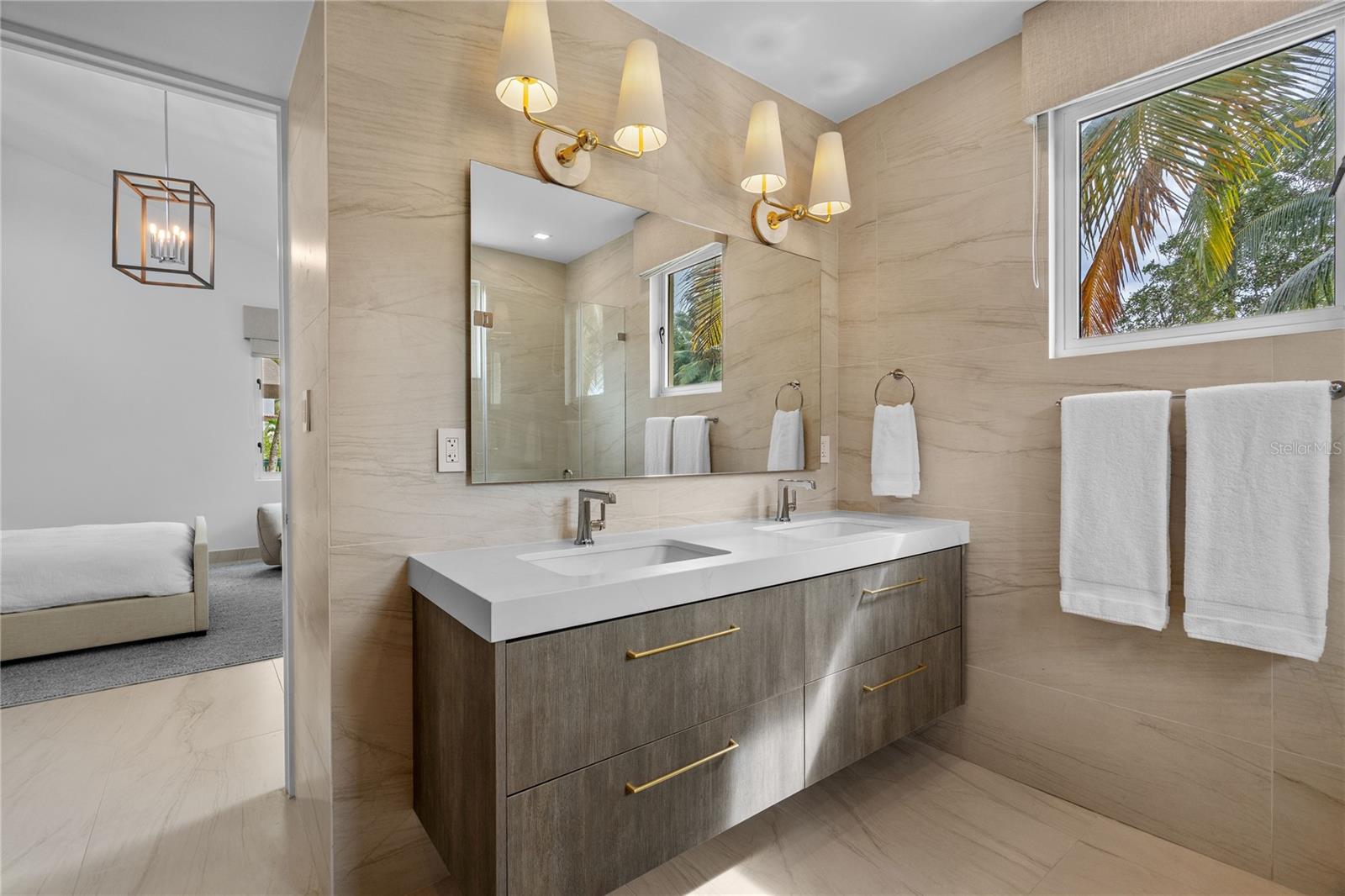 LAKESIDE VILLAS - Residential