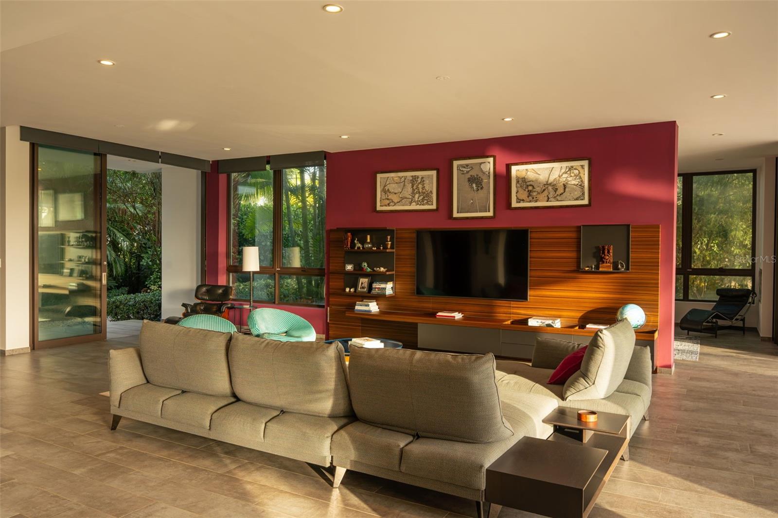 THE ENCLAVE - Residential