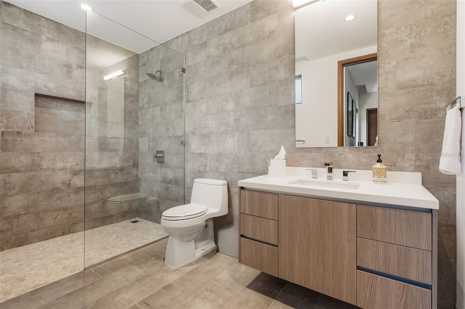 THE ENCLAVE - Residential