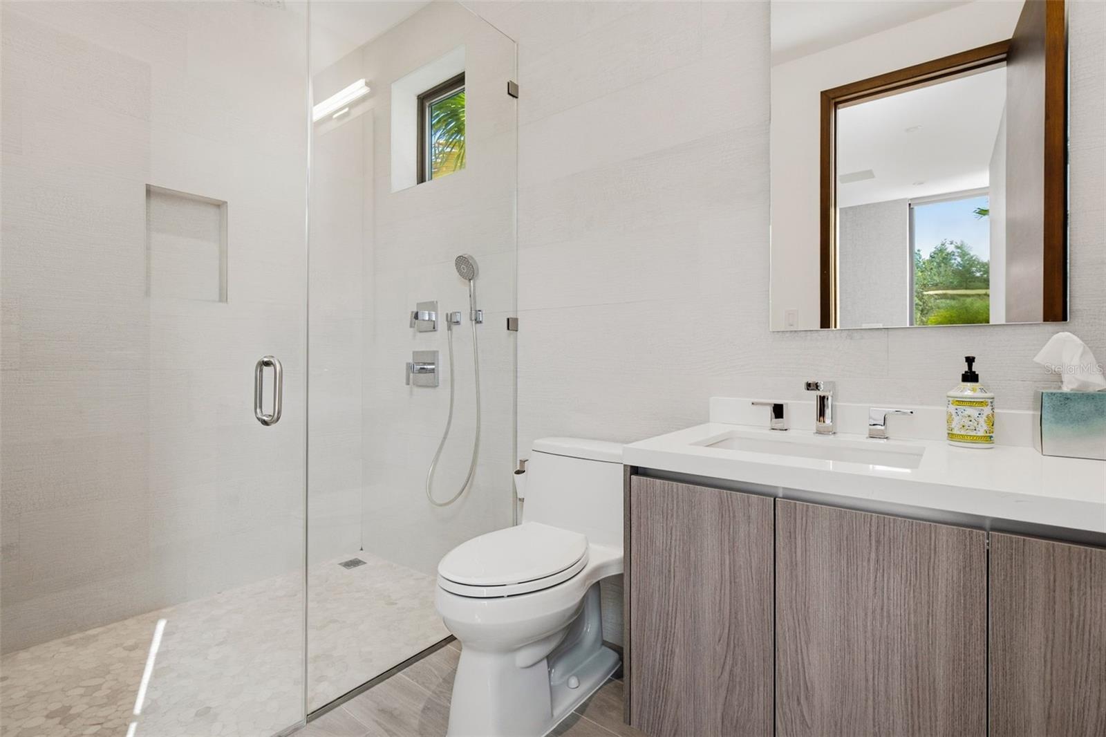 THE ENCLAVE - Residential
