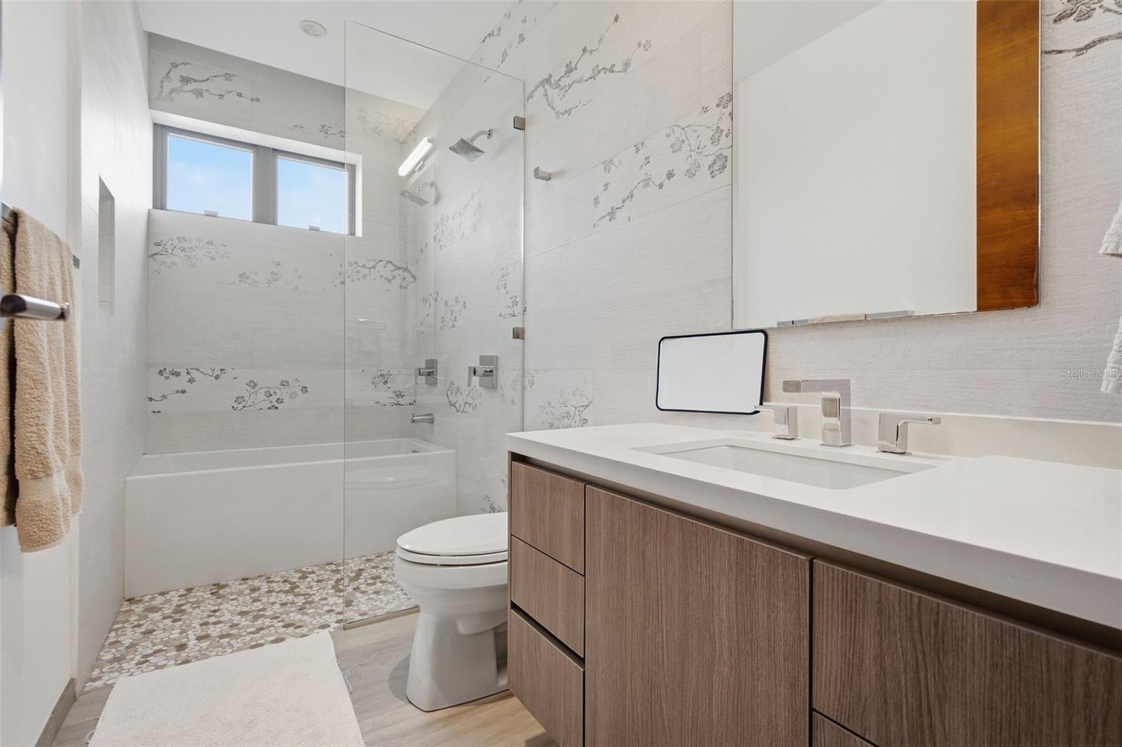 THE ENCLAVE - Residential