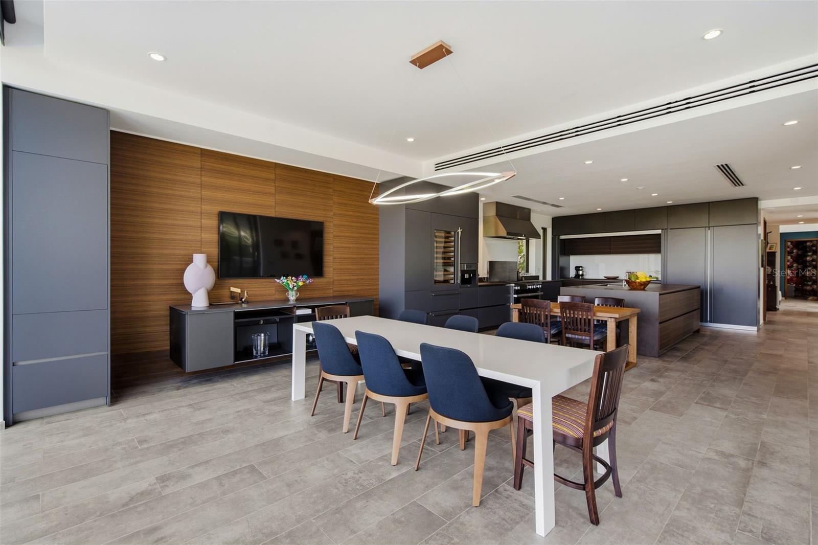 THE ENCLAVE - Residential