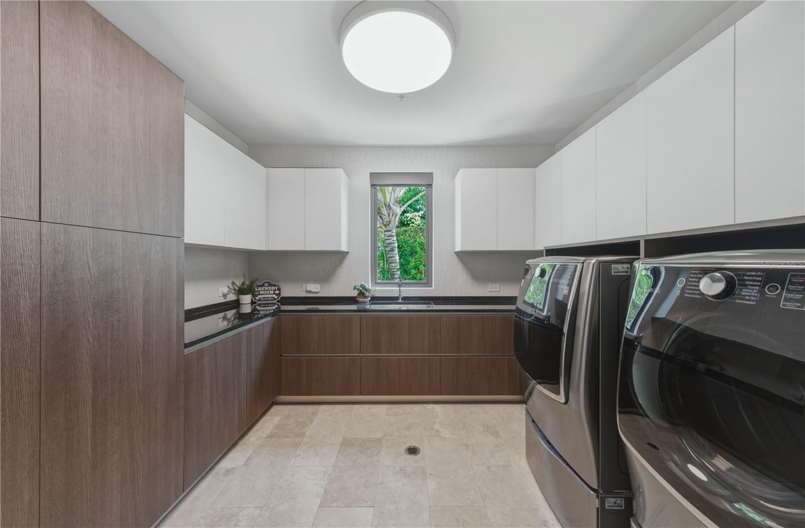 EAST BEACH RESIDENCES - Residential