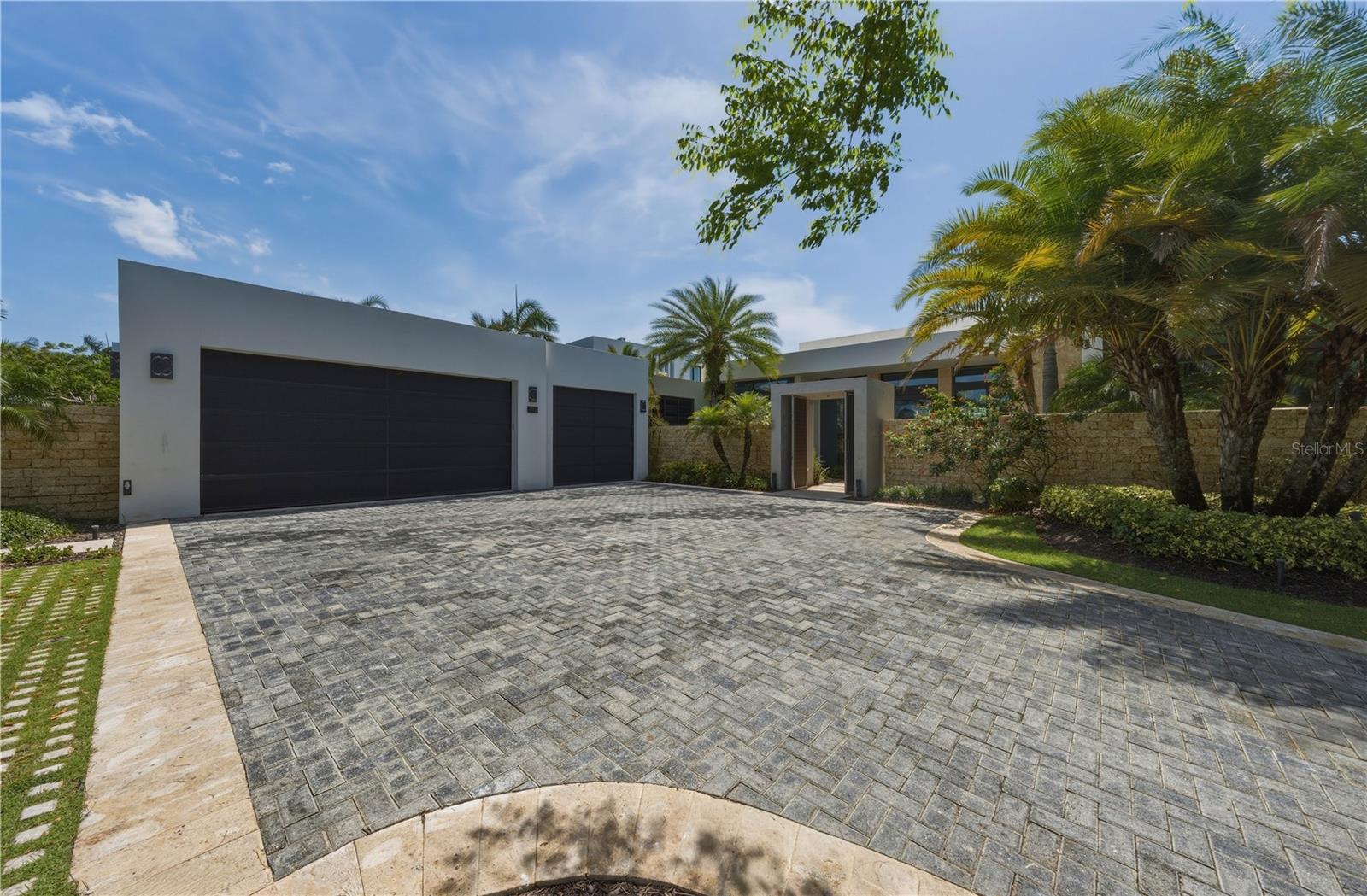 EAST BEACH RESIDENCES - Residential