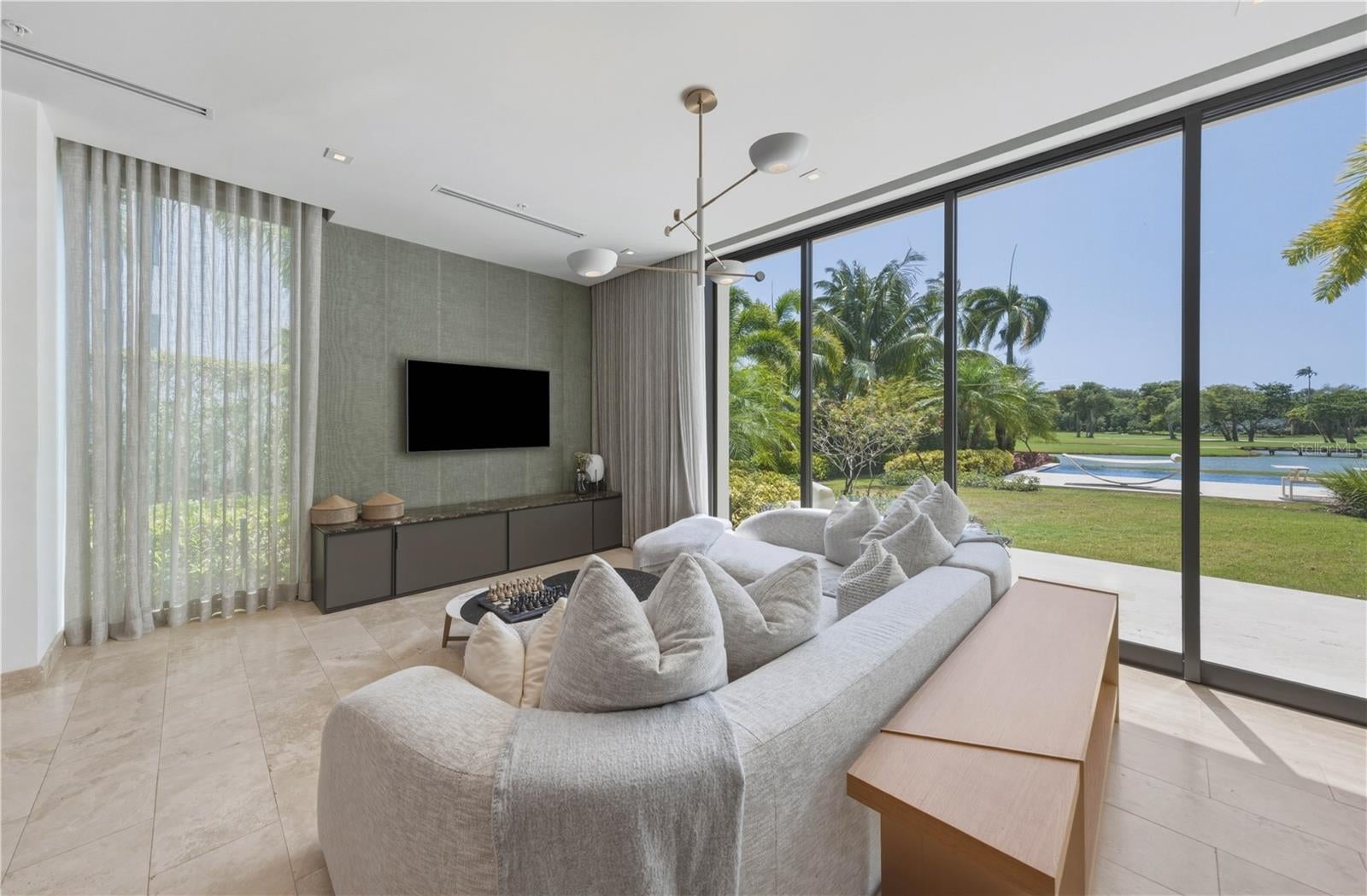 EAST BEACH RESIDENCES - Residential