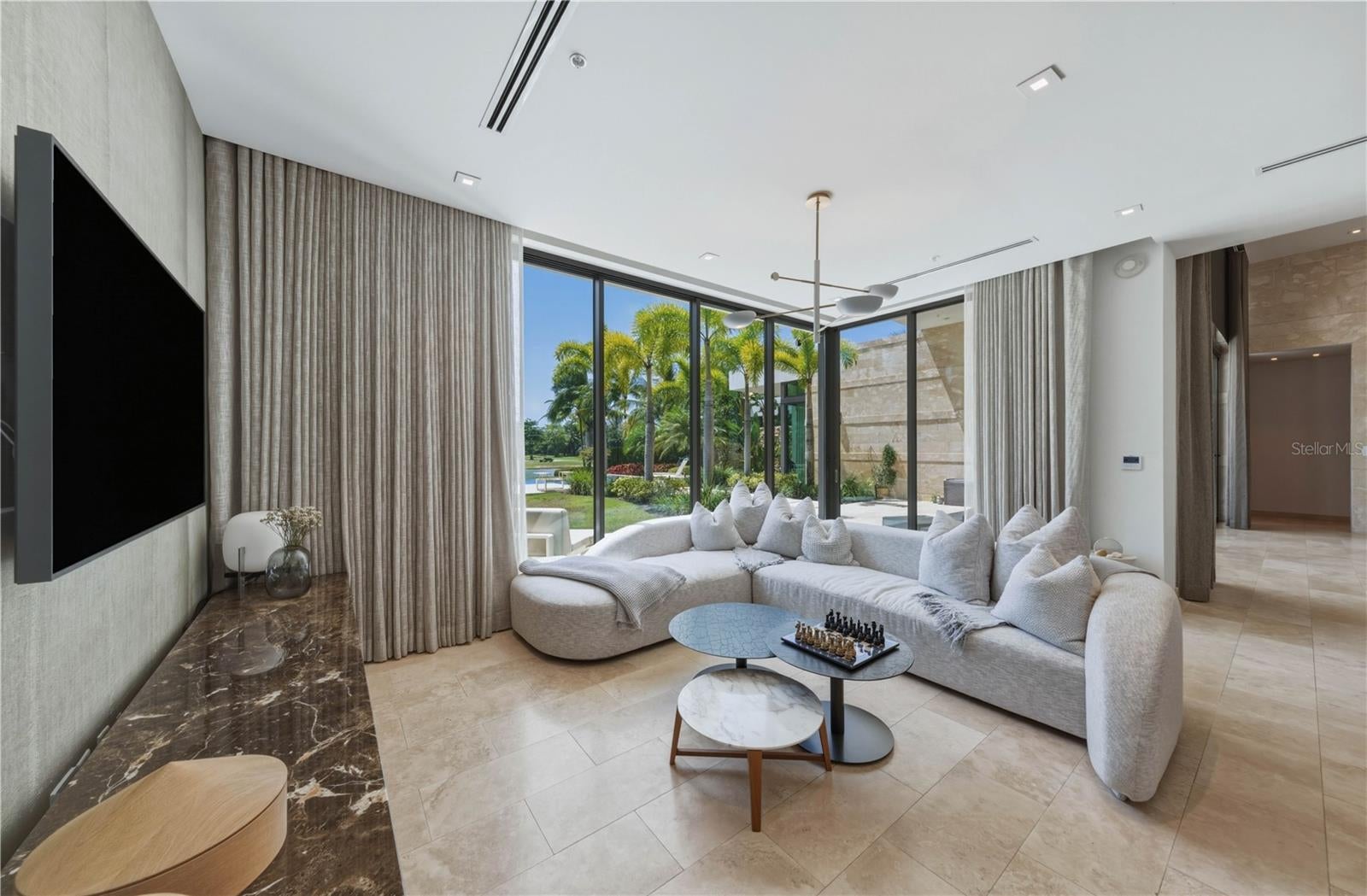 EAST BEACH RESIDENCES - Residential