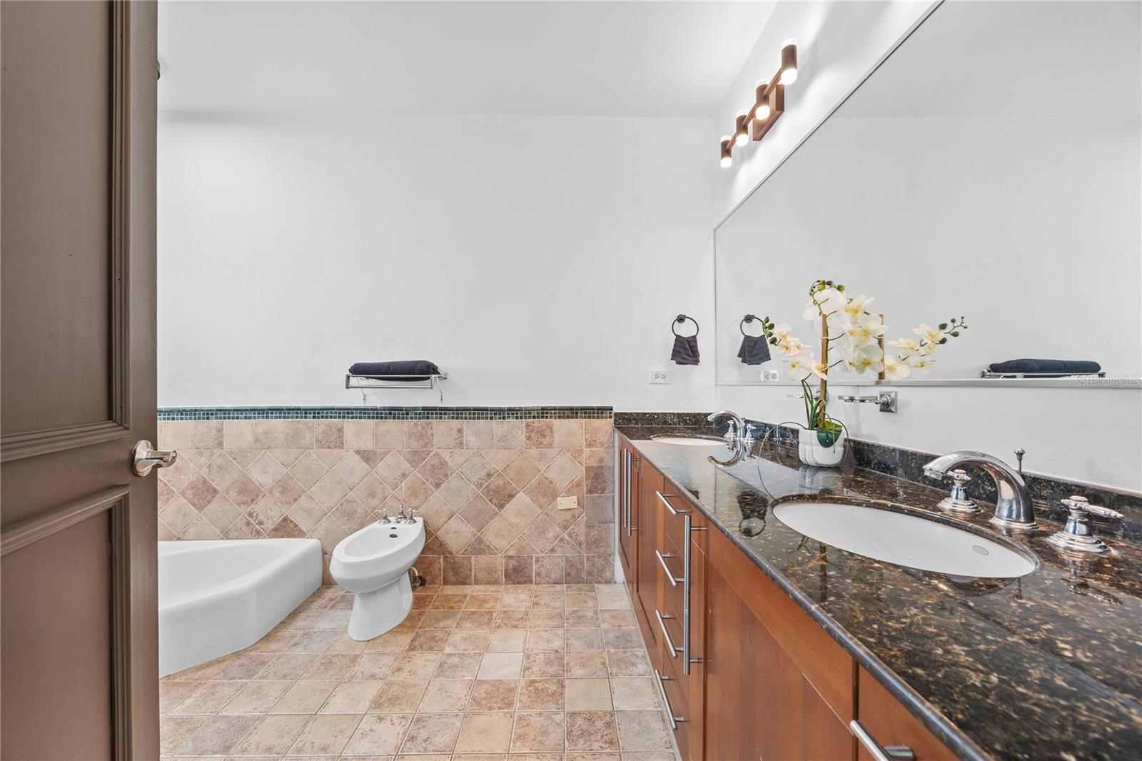PASEO LAS PALMAS INC - Residential
